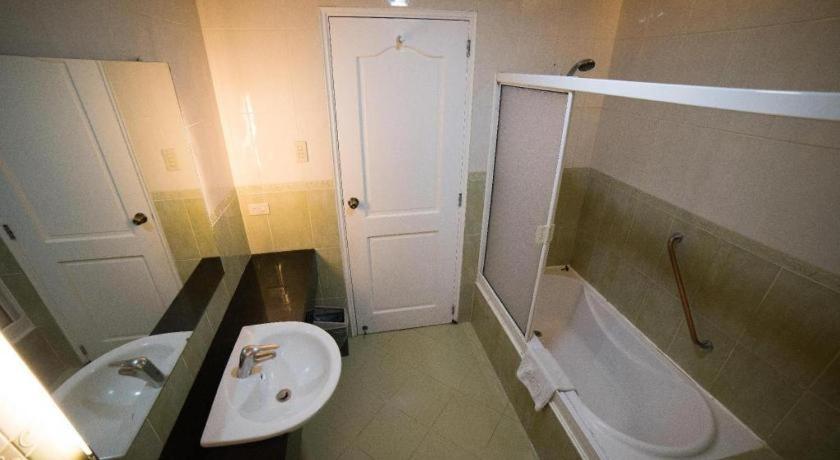 Moonbay Marina The Villas Olongapo Εξωτερικό φωτογραφία